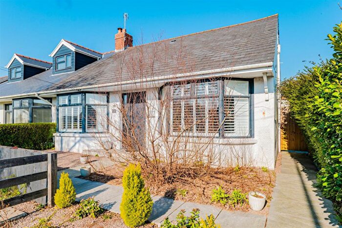 3 Bedroom Semi-Detached Bungalow For Sale In Pontypridd Road, Barry, CF62