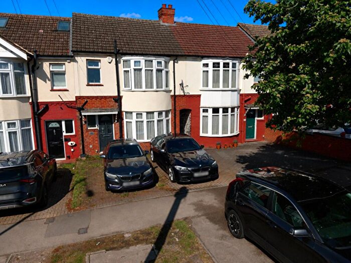 3 Bedroom House For Sale In Poynters Road, Luton, Bedfordshire, LU4