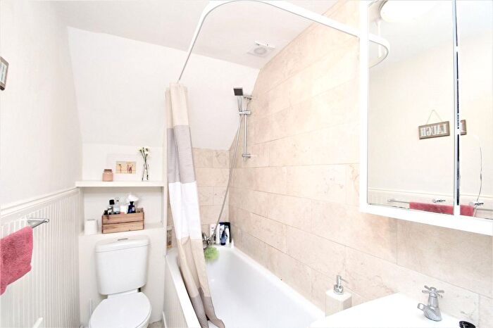 1 Bedroom Flat To Rent In West Hill, London, SW15