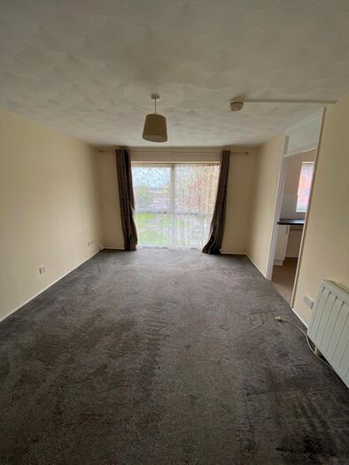 2 Bedroom Flat To Rent In Violet Close, Chelmsford, CM1