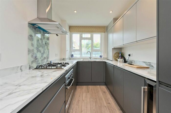2 Bedroom Flat To Rent In Sulivan Court, Broomhouse Lane, London, SW6
