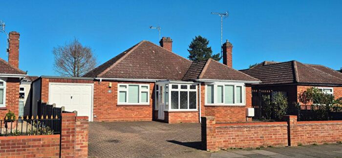 2 Bedroom Bungalow For Sale In Prettygate Road, Colchester, CO3