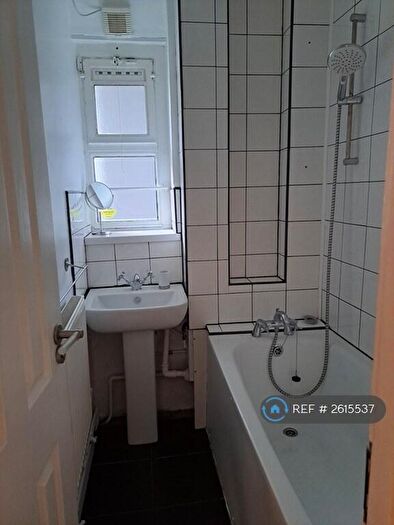 1 Bedroom Flat To Rent In Amhurst Road, London, E8