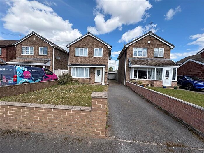 3 Bedroom Semi-Detached House To Rent In Kepple Close, New Rossington, Doncaster, DN11