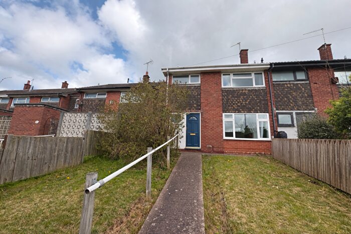 3 Bedroom Town House To Rent In Vinebank Road, Stoke-On-Trent, ST7