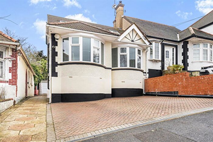 4 Bedroom Semi-Detached Bungalow For Sale In Sunset Avenue, North Chingford, E4
