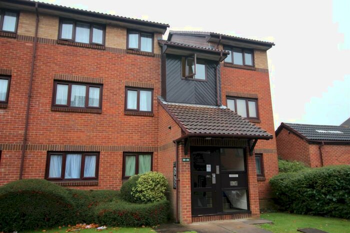 1 Bedroom Flat To Rent In Pavilion Way, Edgware, HA8