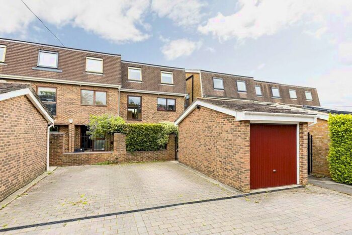 4 Bedroom Terraced House To Rent In Ditton Reach, Thames Ditton, KT7