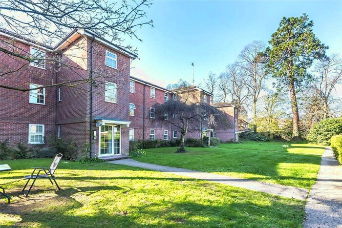 2 Bedroom Flat To Rent In Armadale Court, Westcote Road, Reading, Berkshire, RG30