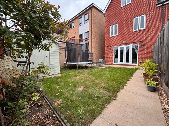 4 Bedroom Town House To Rent In Planets Way, Biggleswade, SG18