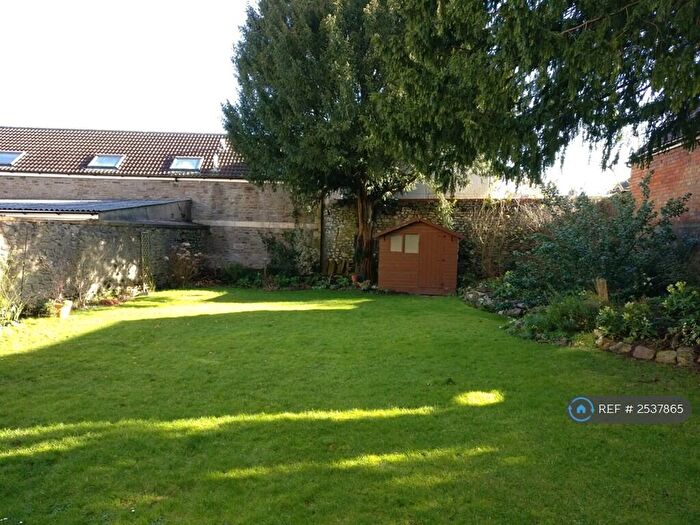 3 Bedroom Flat To Rent In Cambridge Park, Bristol, BS6