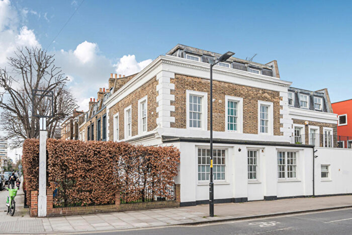 1 Bedroom Apartment For Sale In Lyndhurst Way, London, SE15