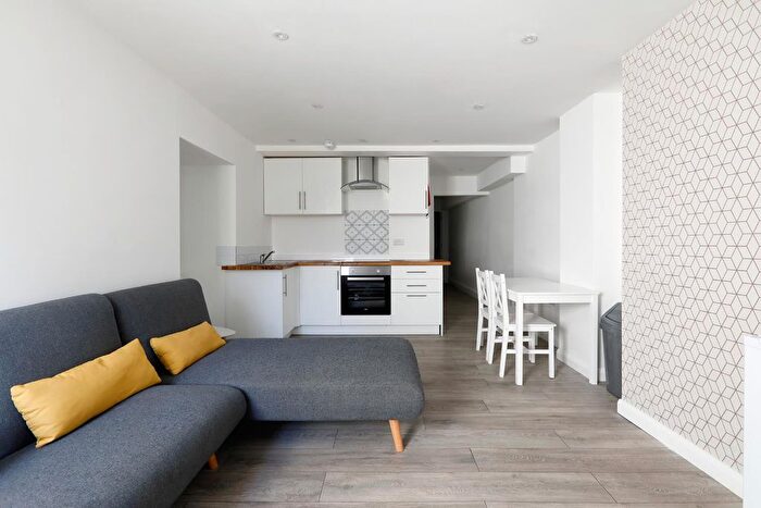 2 Bedroom Flat To Rent In Hampshire Court, Upper St. James's Street, Brighton, BN2