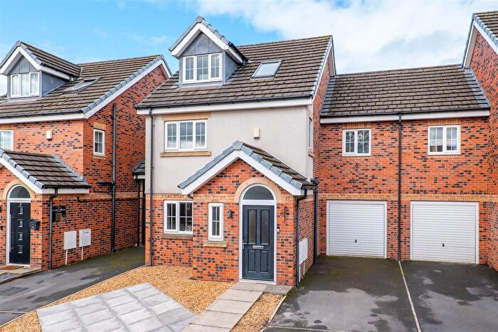 4 Bedroom Detached House For Sale In Marshalls Brow, Leyland, PR25