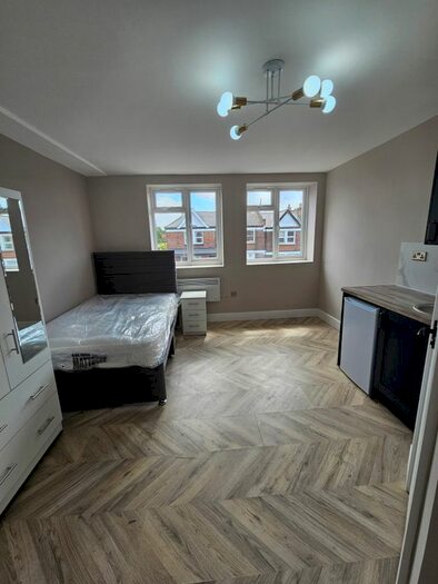 Studio To Rent In Eltham High Street, London, SE9
