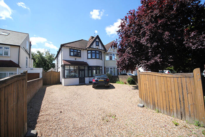 4 Bedroom Semi-Detached House To Rent In Ridge Avenue, Winchmore Hill, N21