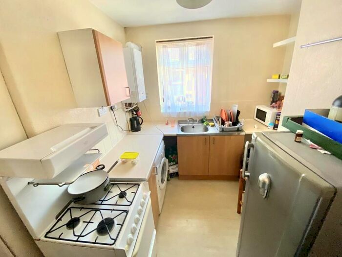 2 Bedroom Flat To Rent In Richmond Gardens, Southampton, SO17