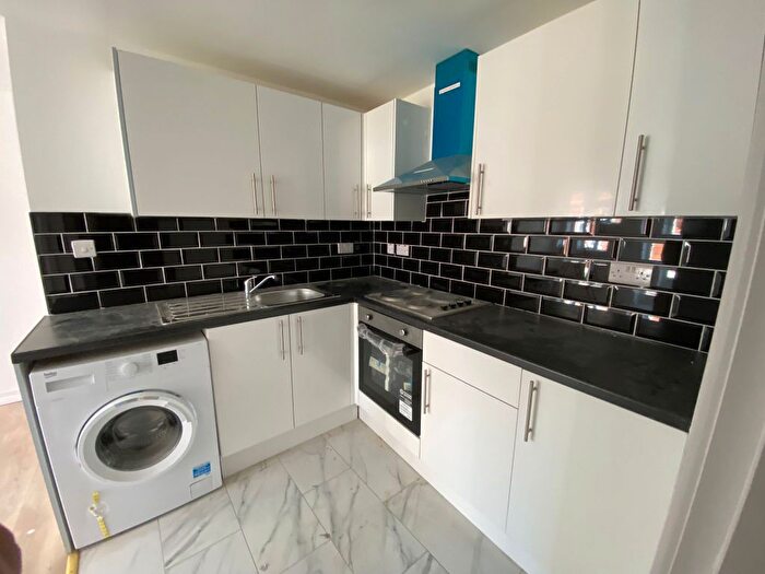 1 Bedroom Flat To Rent In Park Road, Ilford, IG1