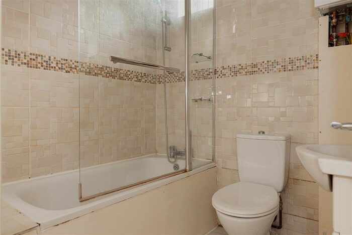 1 Bedroom Flat To Rent In Station Road, Redhill, RH1