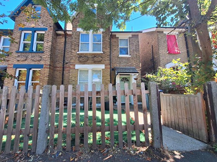 2 Bedroom Flat To Rent In Dermody Gardens, London, SE13
