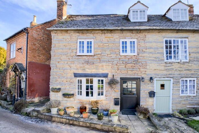 1 Bedroom Cottage For Sale In The Bank, Bidford-On-Avon, Alcester, B50