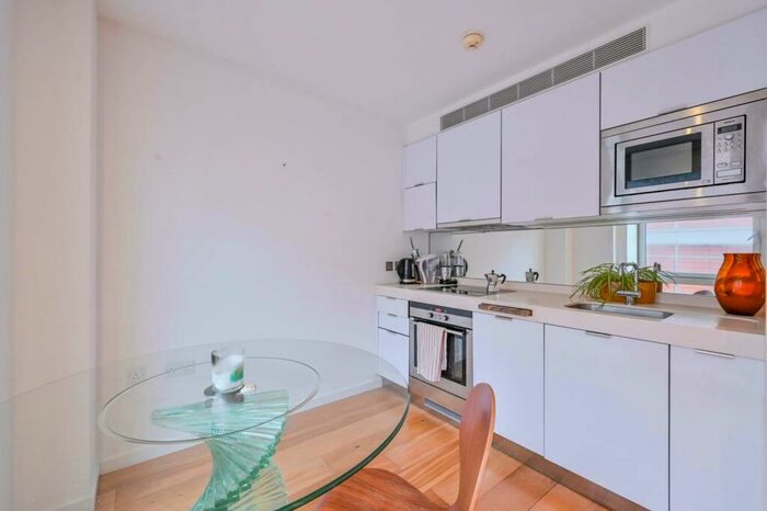 Studio To Rent In Ontario Tower, Canary Wharf, London, E14