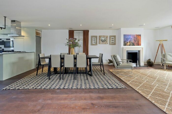 3 Bedroom Flat To Rent In Holland Park, London, W11