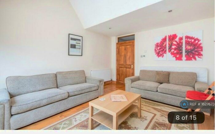 3 Bedroom Terraced House To Rent In London, London, N7