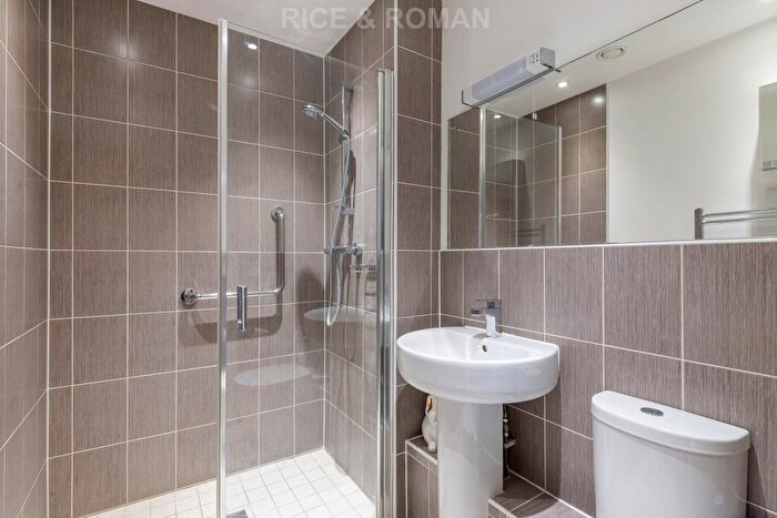 2 Bedroom Flat For Sale In Meadows House, Walton On Thames, KT12