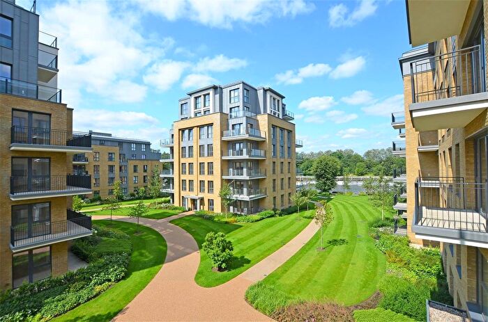 2 Bedroom Flat To Rent In Pinewood Gardens, Teddington, TW11