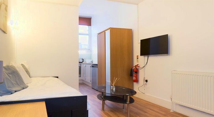 Studio To Rent In Kensington High Street, Kensington, W8