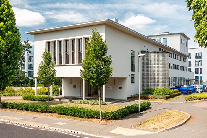 2 Bedroom Apartment For Sale In Griffin Place, Broadwater Road, Welwyn Garden City, Hertfordshire, AL7