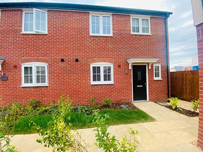 3 Bedroom Property To Rent In Mayfly Mews, Bedford, MK40