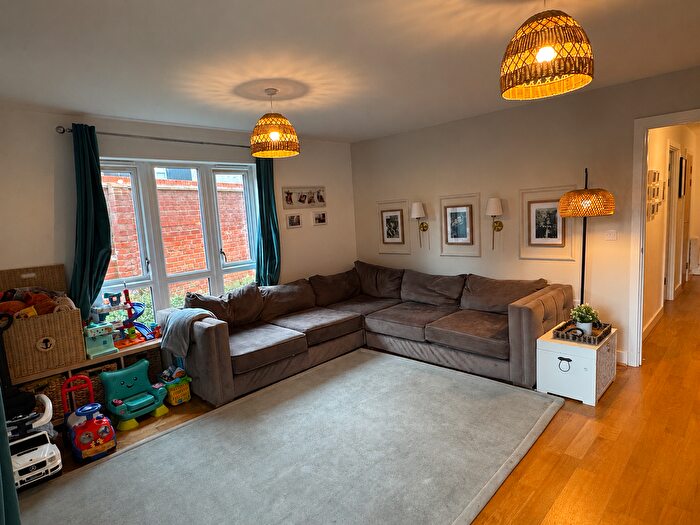 2 Bedroom Flat For Sale In Sherman Avenue, Reading, RG2