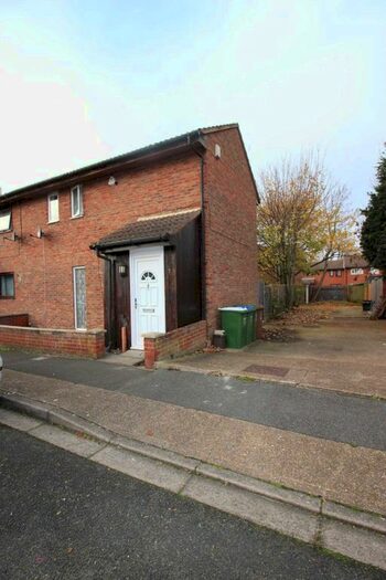 2 Bedroom Property To Rent In Surlingham Close, London, SE28