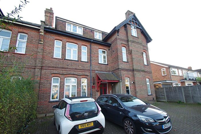 2 Bedroom Flat To Rent In Park Road, Watford, WD17