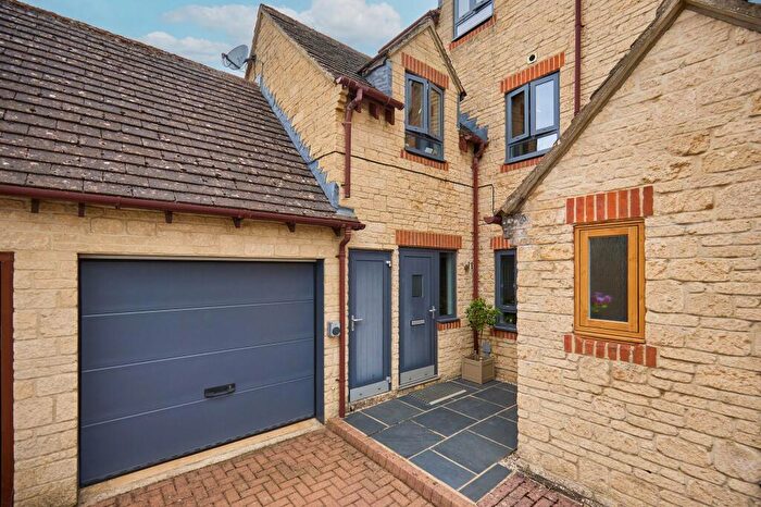 4 Bedroom End Of Terrace House For Sale In Langdale Gate, Witney, OX28
