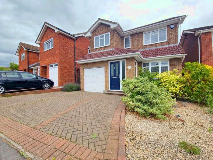 4 Bedroom Detached House To Rent In Swanbourne Drive, Hornchurch, RM12