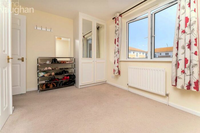 2 Bedroom Flat To Rent In Collingwood Court, The Strand, Brighton, BN2