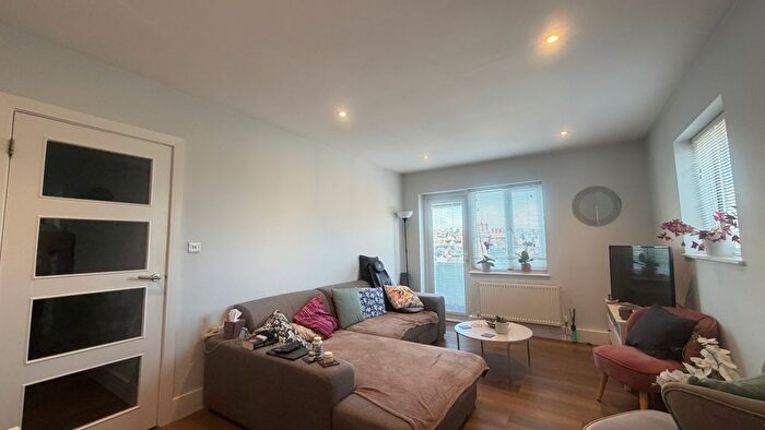 2 Bedroom Flat To Rent In Victoria Road, Chesham, HP5