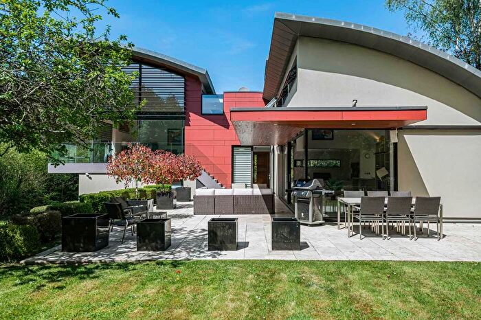 5 Bedroom Detached House For Sale In Newnham Hill, Henley-On-Thames, RG9