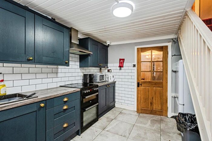 2 Bedroom Semi Detached House For Sale In Heol Twrch, Lower Cwmtwrch, Swansea, SA9