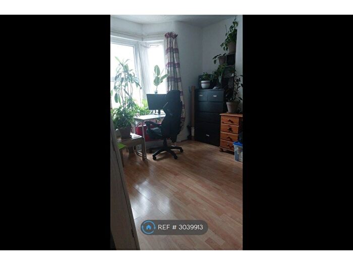 2 Bedroom Flat To Rent In Ling Road, London, E16