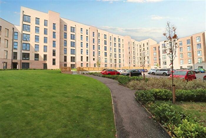 2 Bedroom Flat To Rent In Bedroom Property In Kilpatrick Grove, Edinburgh, EH6