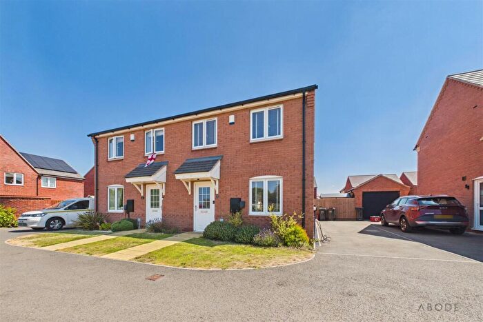 3 Bedroom Semi Detached House For Sale In , Johnson Close, Castle Donington, DE74