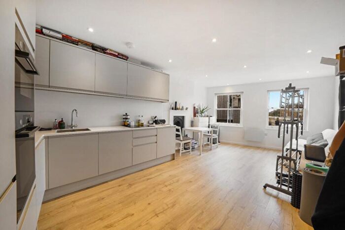 1 Bedroom Flat To Rent In Dunelm Street, Stepney, E1