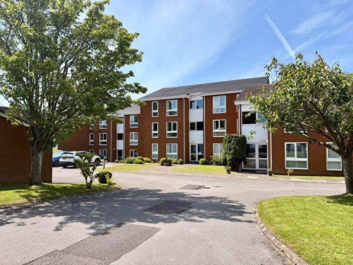 2 Bedroom Flat For Sale In Cranford Avenue, Exmouth, EX8
