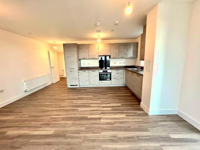 1 Bedroom Flat To Rent In Wharf Road, Chelmsford, Essex, CM2