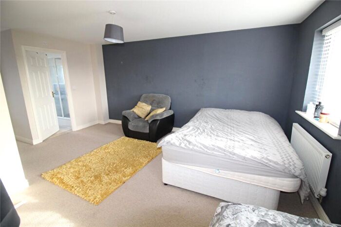 3 Bedroom Terraced House For Sale In Queen Elizabeth Drive, Swindon, Wiltshire, SN25