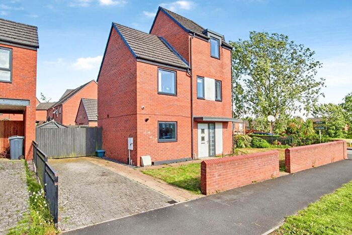 4 Bedroom Semi Detached House For Sale In Frogmill Road, Birmingham, West Midlands, B31